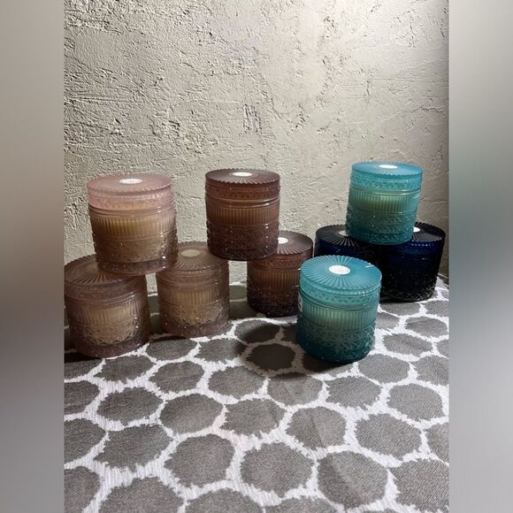 Home fragrance- bougie S&F candle- rosewood scent, layers of vanilla and roses - Picture 4 of 4